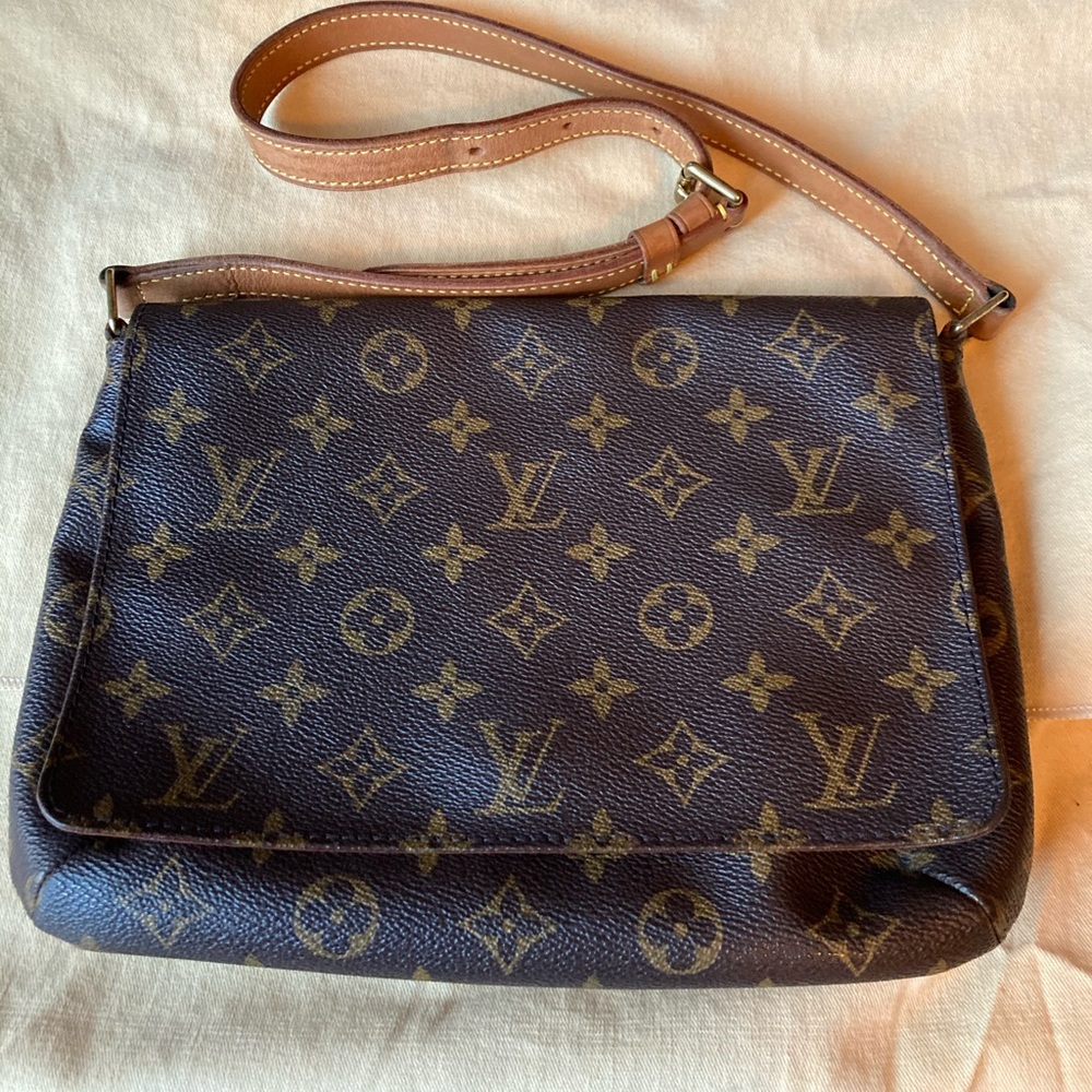 💯% Authentic Louis Vuitton Musette tango should bag